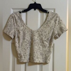 Lululemon V Neck Crop Top Size Medium